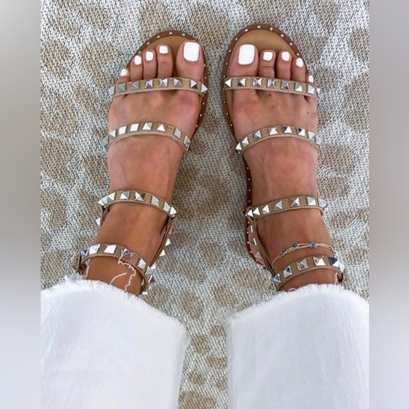 Steve Madden Shoes - STEVE MADDEN Women's Travel Rock Stud Flat Sandals size 8